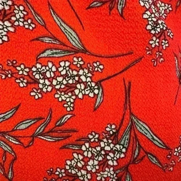 lily White Floral Red Women's top (443) - Picture 9 of 11